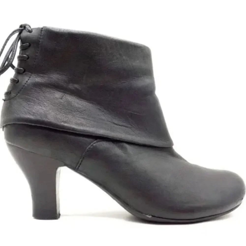Born Crown Black Leather Ankle Boot, Women’s Size 8/39